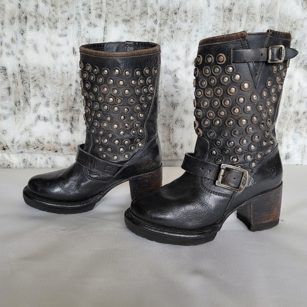 Black studded Frye Boots with a platform heel - Picture 3 of 7